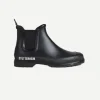 Chelsea Rainwalker In Black and Black
