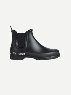 Chelsea Rainwalker In Black and Black
