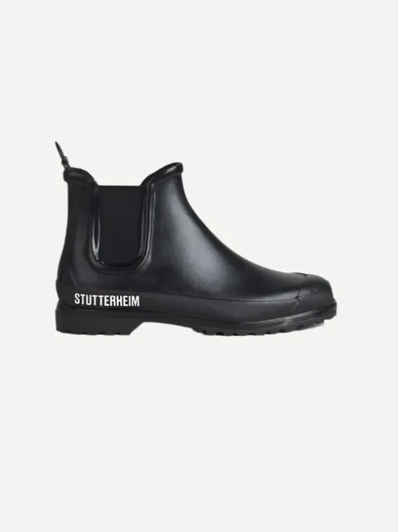 Chelsea Rainwalker In Black and Black