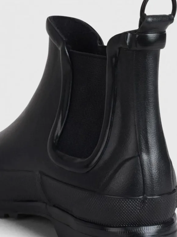 Chelsea Rainwalker In Black and Black