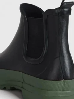 Chelsea Rainwalker In Black and Green