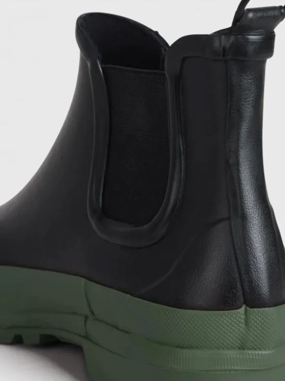 Chelsea Rainwalker In Black and Green