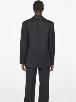 Classic Blazer in Black