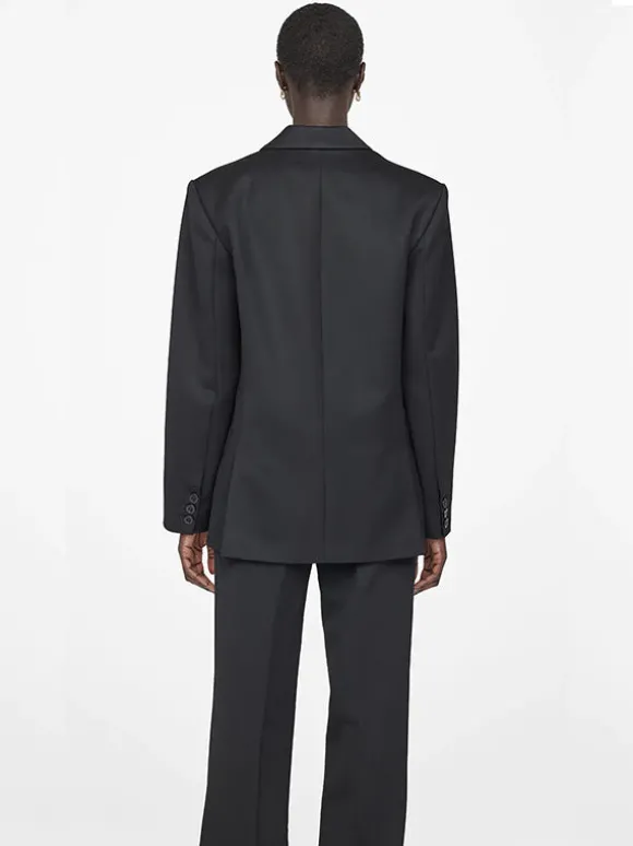 Classic Blazer in Black