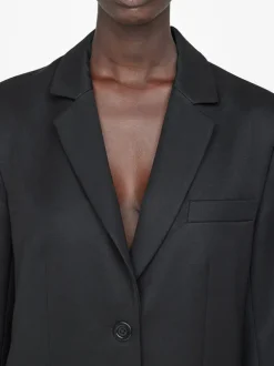 Classic Blazer in Black
