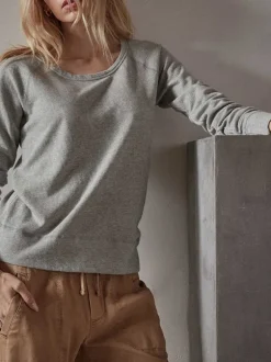 Classic Raglan Sweatshirt in Heather Grey