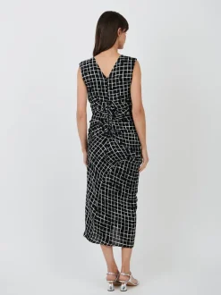 Daring Dress in Black