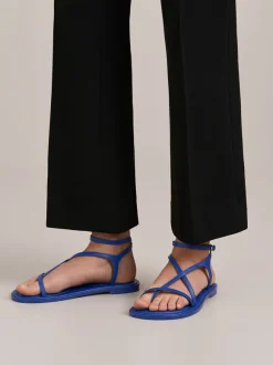 Edna Sandal in Lapis