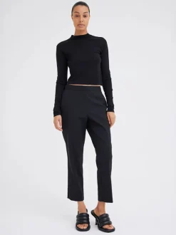 Gio Pant in Black