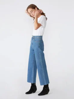 Grace Crop in Forever Blue