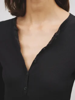 Jordan Henley in Jet Black