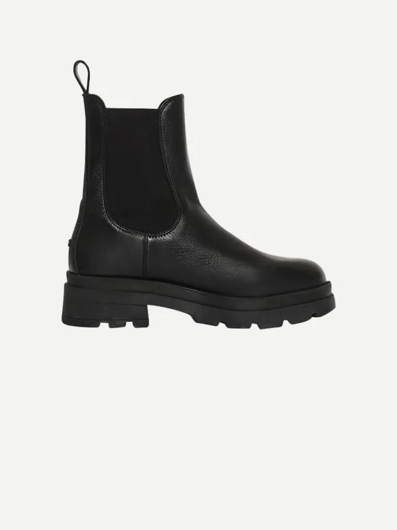 Justine Boots in Black