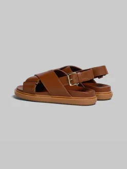Leather Fusbett Sandal In Gold/Brown