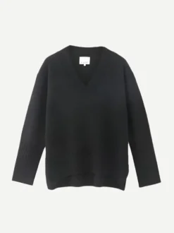 N.84 Cashmere Oversized V-neck in Black