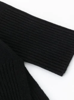 N.84 Cashmere Oversized V-neck in Black