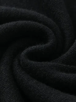 N.84 Cashmere Oversized V-neck in Black