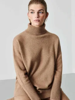 The Relaxed Polo in Camel