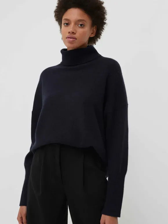 The Relaxed Polo in Navy